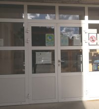 Výmena vchodových dverí zdravotného strediska a okien na telocvični